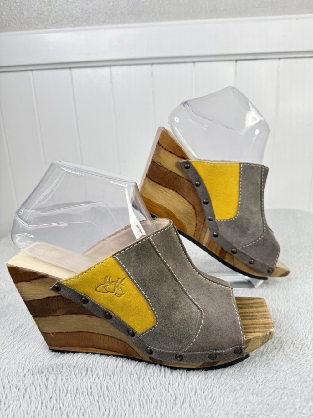 John Fluevog Nazareth Wood Wedge Heel Sz 7 Suede Leather Studded Gray Marigold